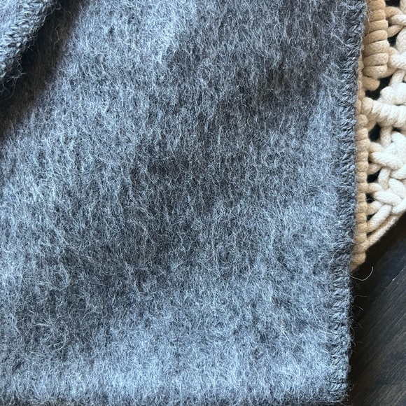 Alpaca Camargo Authentic Peruvian Grey Scarf Like New - Picture 5 of 5